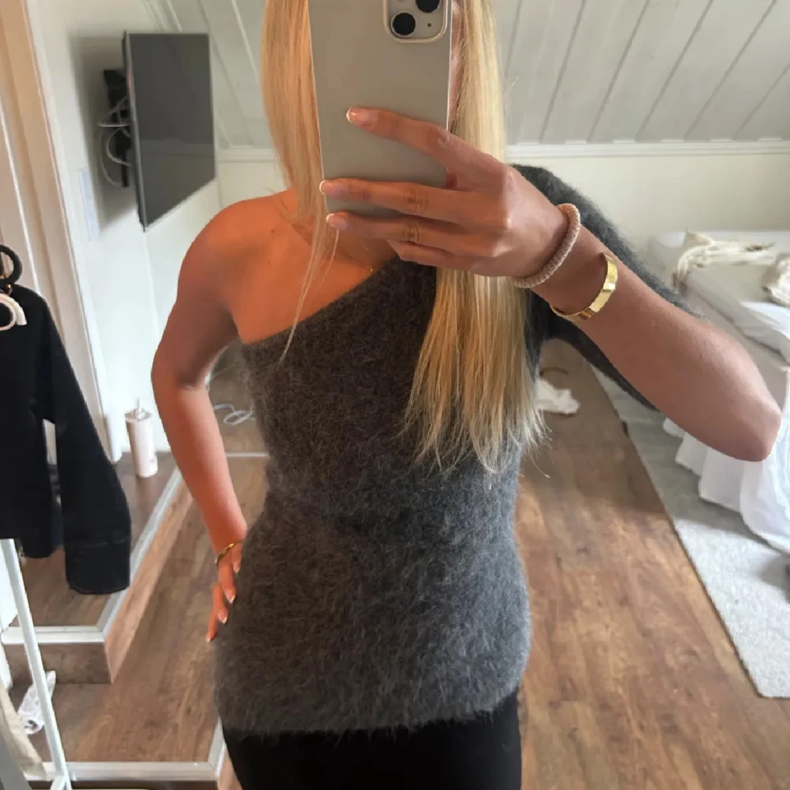 Grå stickad oneshoulder topp