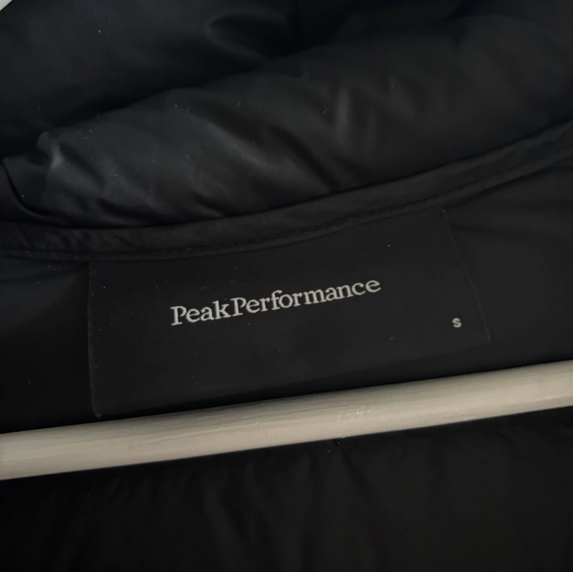 Svart dunjacka Peak Performance  - 2