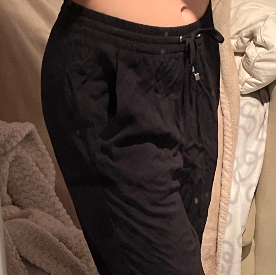 Svarta mjukisbyxor från Lindex - 1