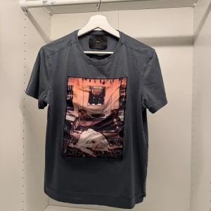 Limitato T-Shirt - Snygg mörkgrön T-shirt från Limitato 