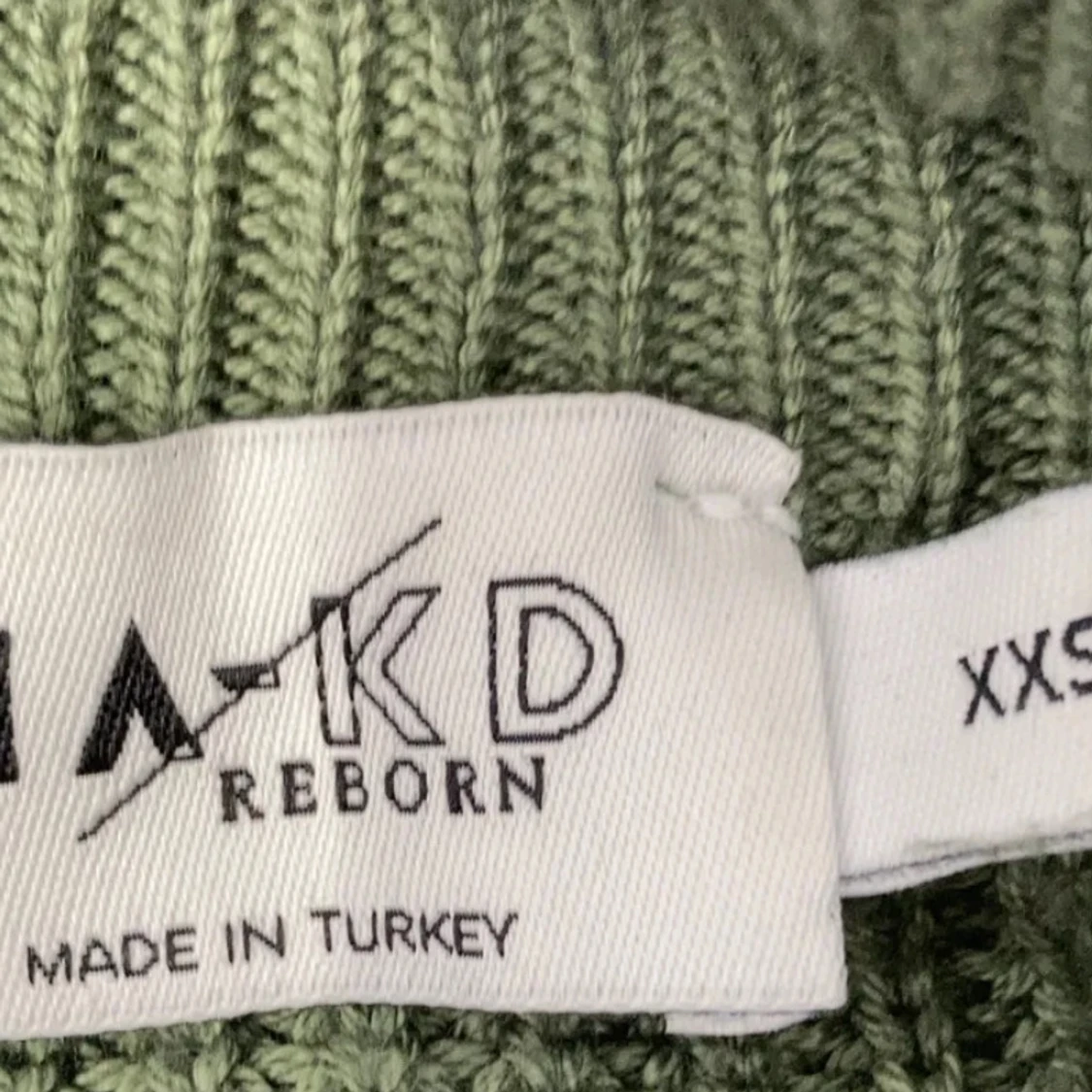 Grön stickad polotröja från NA-KD - 3