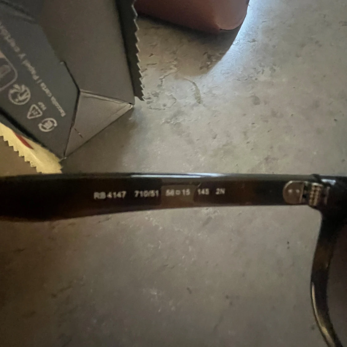 Ray-Ban RB4147 brun solglasögon - 3