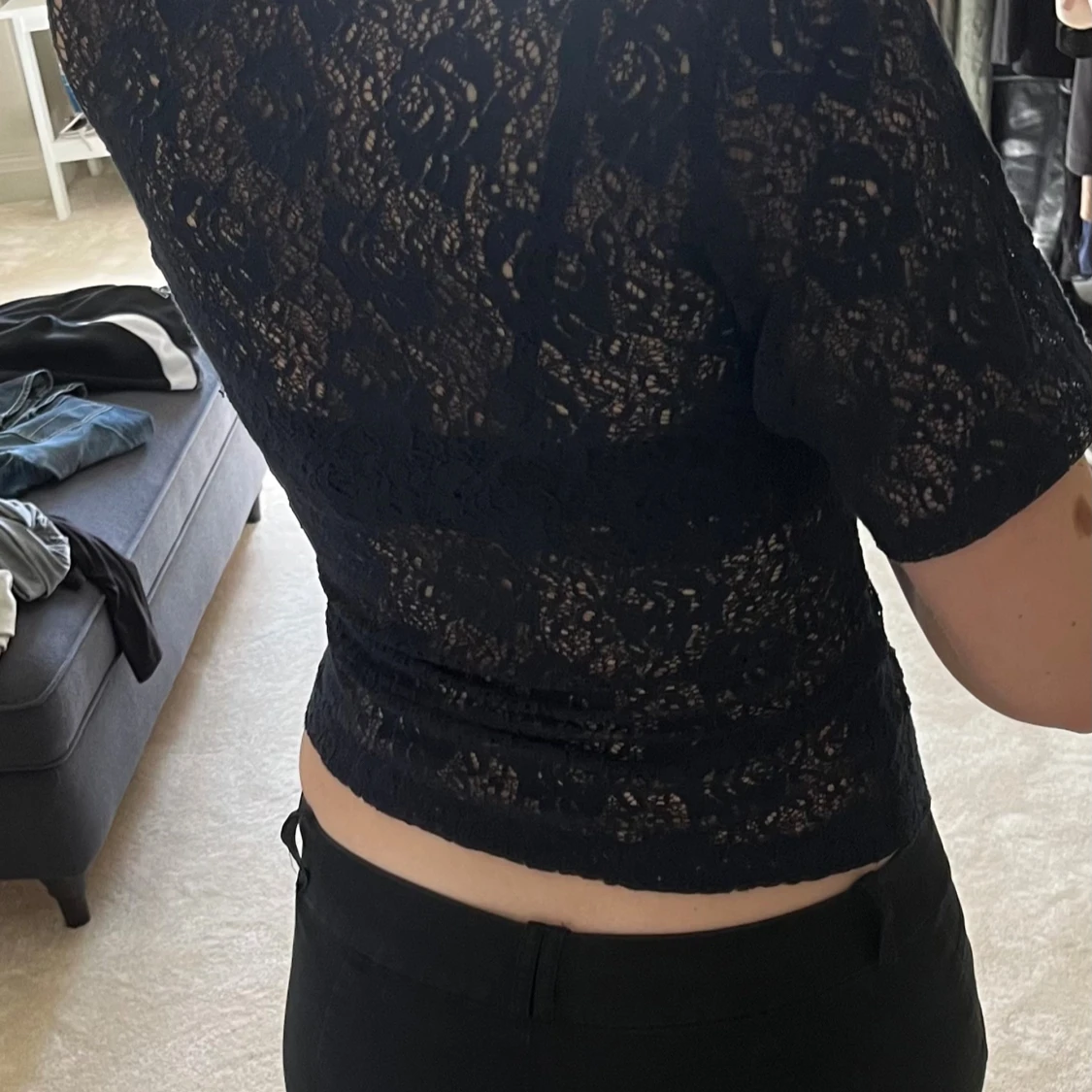 Mörkblå spetstopp med kort ärm - 1