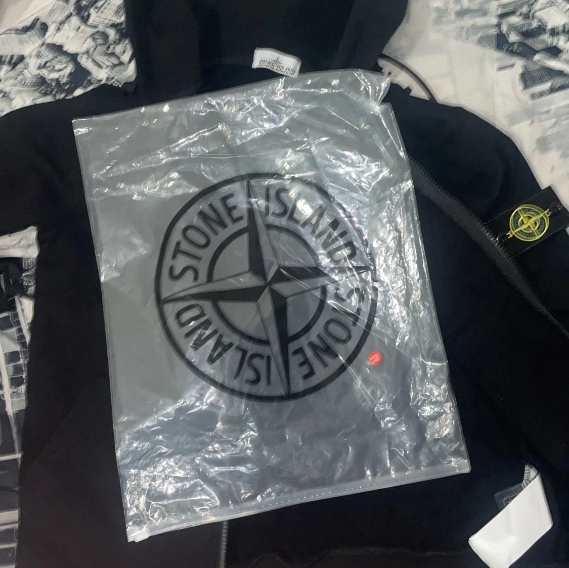 Svart hoodie från Stone Island - 4