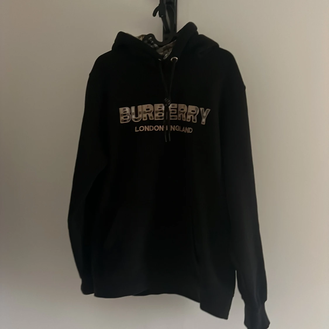Svart Burberry hoodie med logga - 1