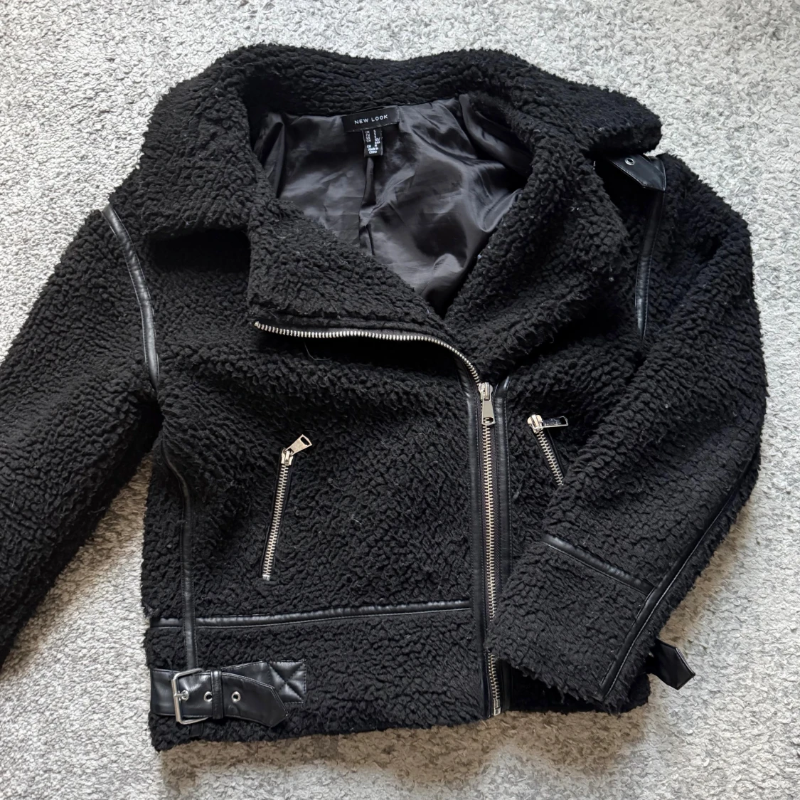 Svart teddyjacka från New Look - 1