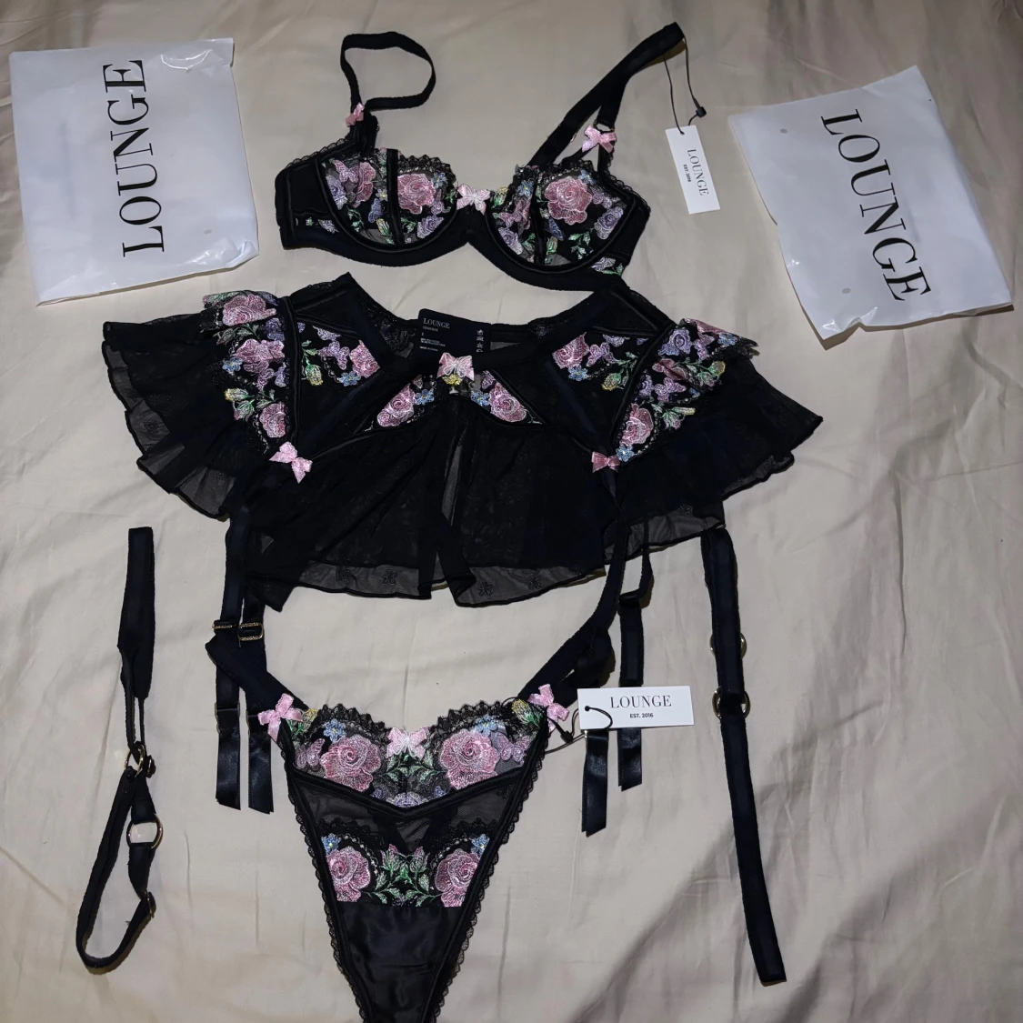 Svart blommig korsettopp från Lounge - 2