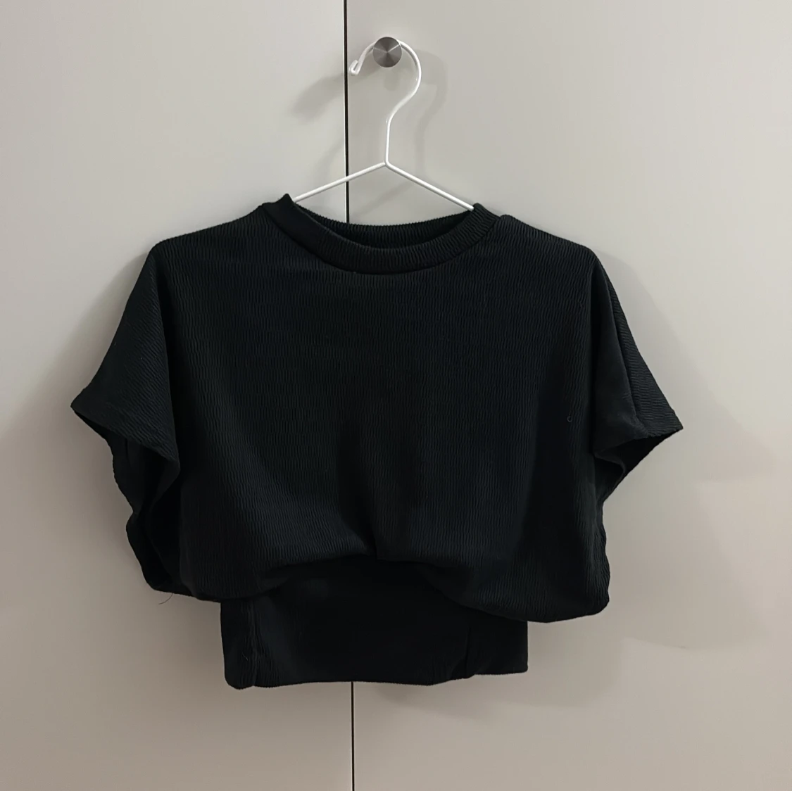 Svart croppad topp från Missguided