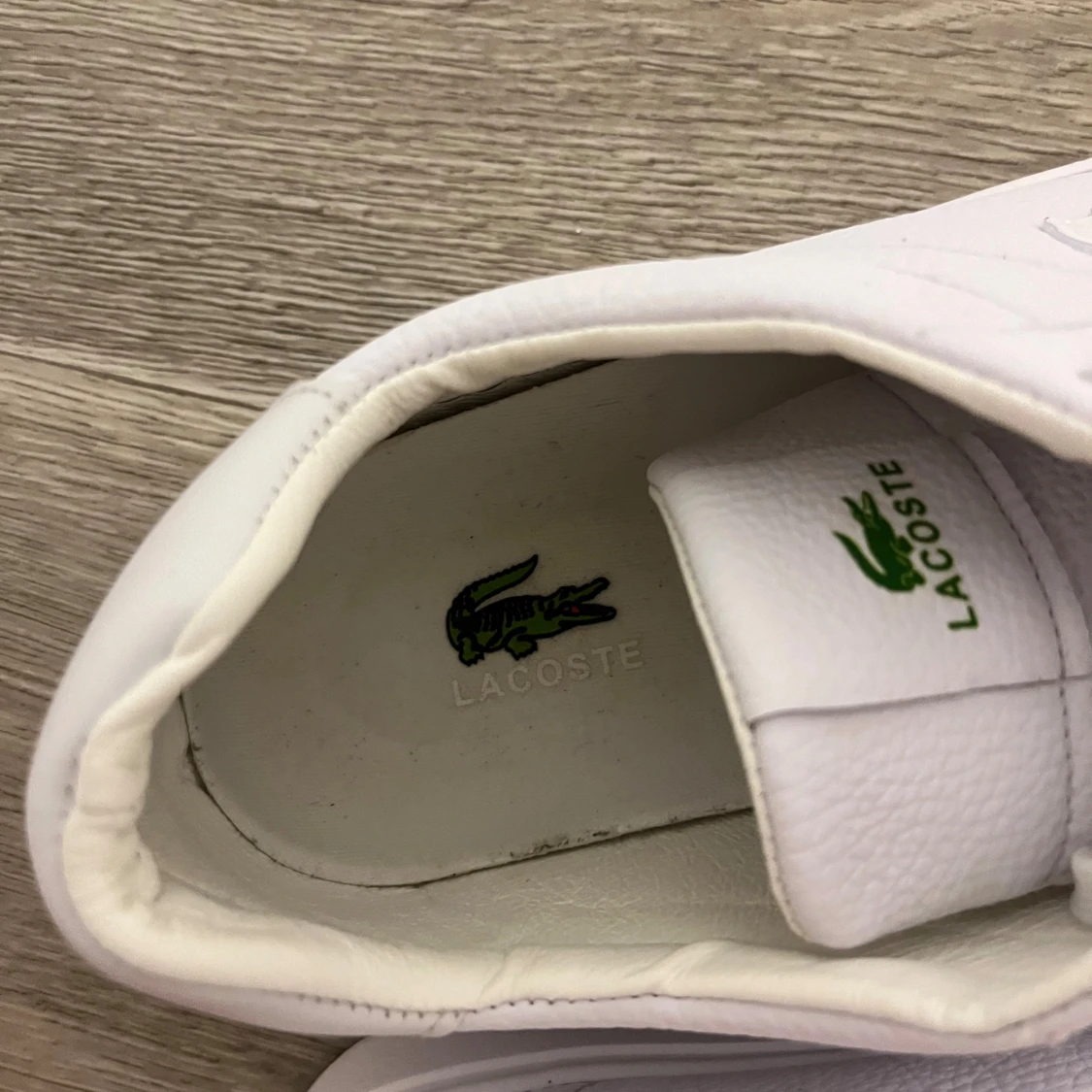 Vita sneakers från Lacoste i skinn - 2