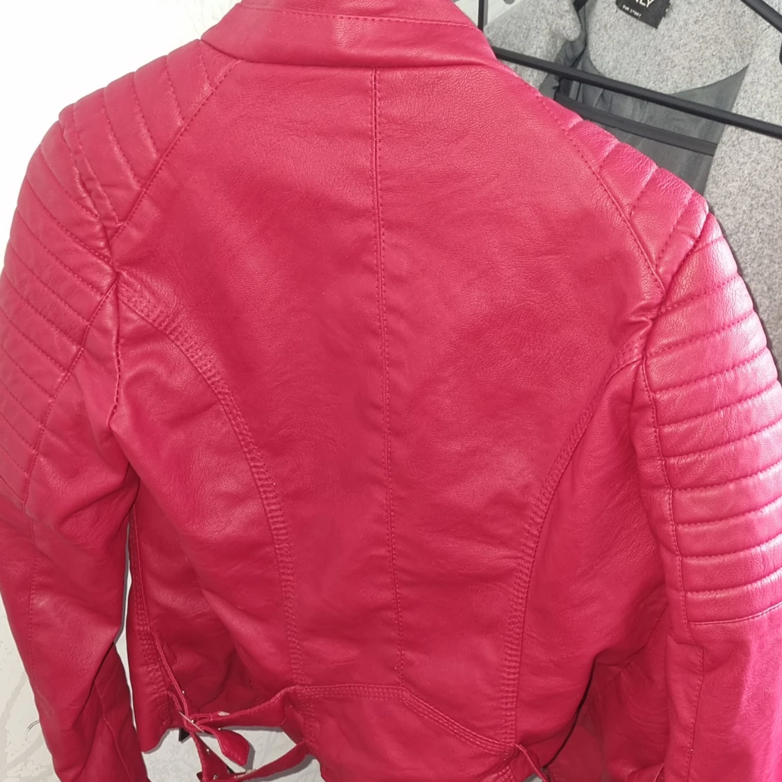Röd skinnjacka från Vogelle, stl 36 - 4