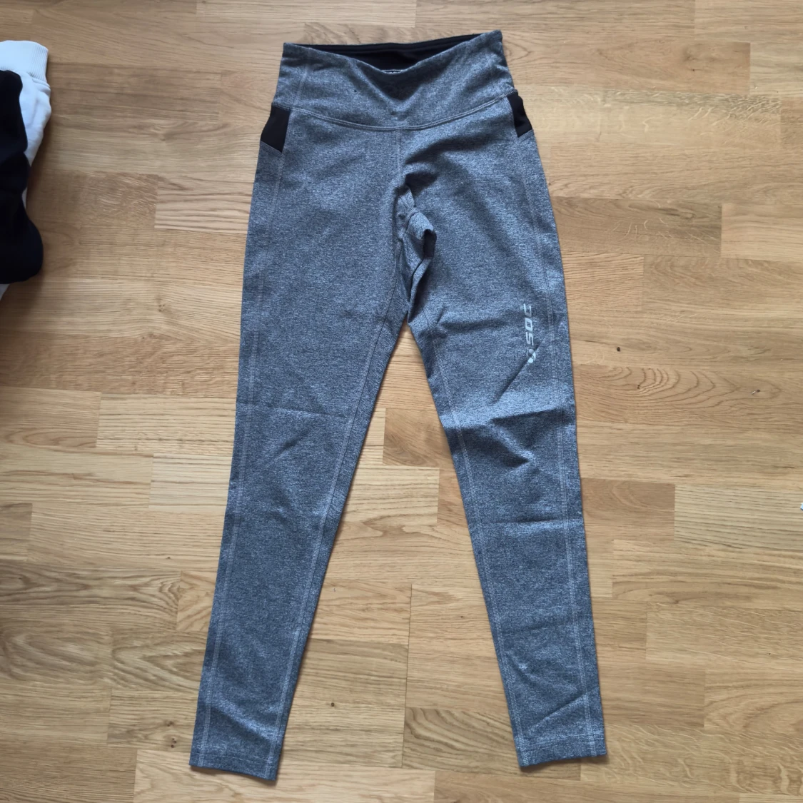 Gråa leggings från SOC