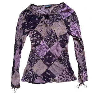 vintage mesh blommig topp - fin topp, storlek 42 på lapp men mer en S-M