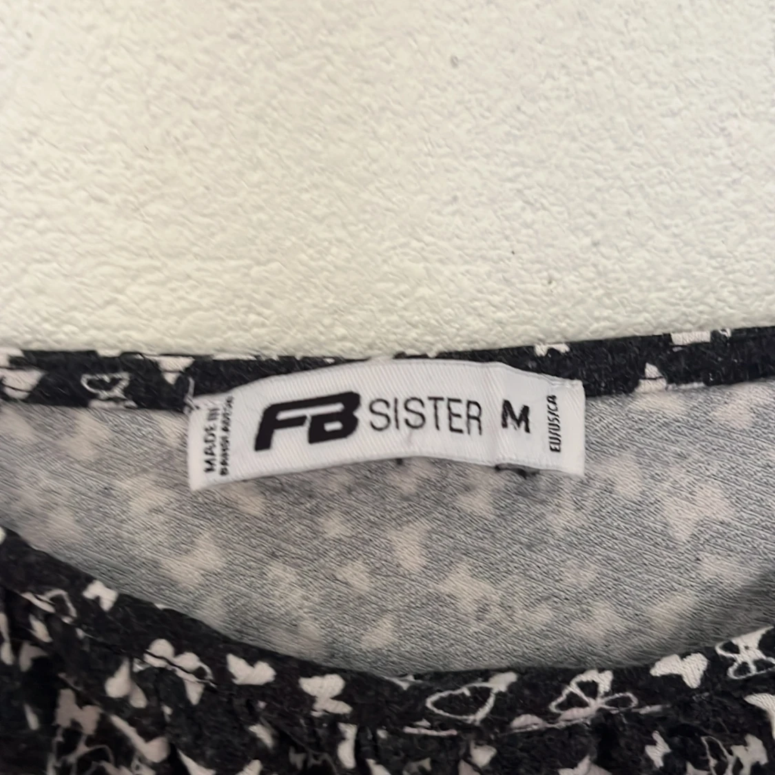 Svart blommig linnetopp från FB Sister - 1