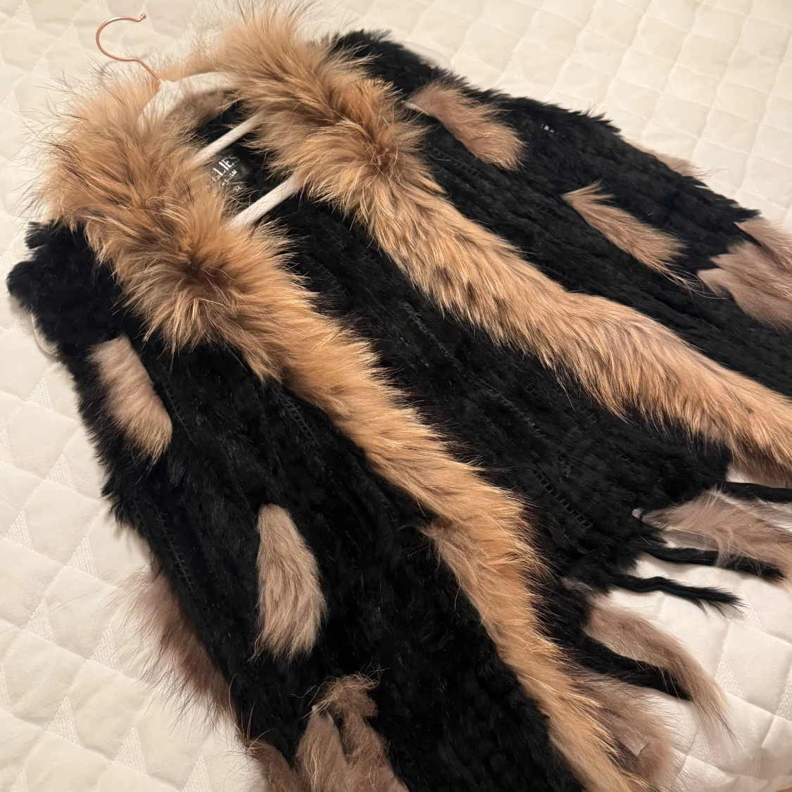 Svart och brun pälsväst från Hollies - 1