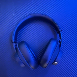 Hörlurar  - Säljer dessa hörlurar nu när ja inte använder dom längre. 