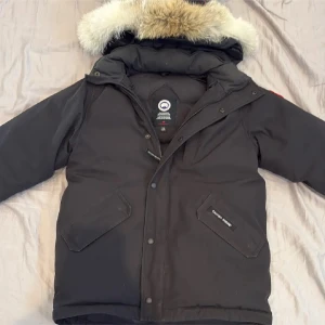 Canada goose jacka - Som i nyskick, passar mig på ca 180 cm. Nypris ca 13000kr