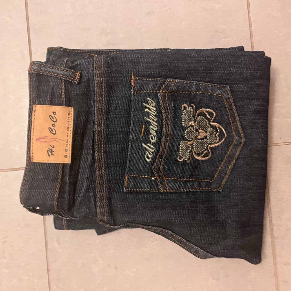 Mörkblå Hi CoCo jeans med broderi yk2, vintage - 3