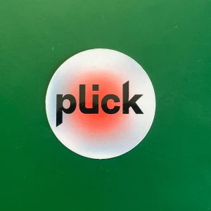 Klistermärke med Plick till Popsockets - Säljer denna oanvända klistermärket med Plick märke som kan användas till Popsockets.