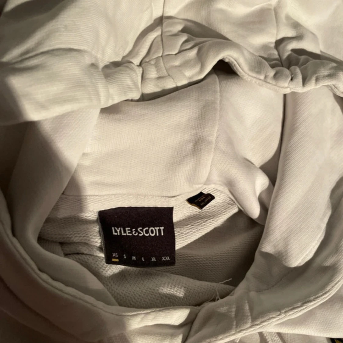 Vit hoodie från Lyle & Scott - 2