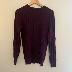 John Henric tröja - John Henric tröja - perfekt skick - Storlek S - pris 249kr - för frågor hör av er!