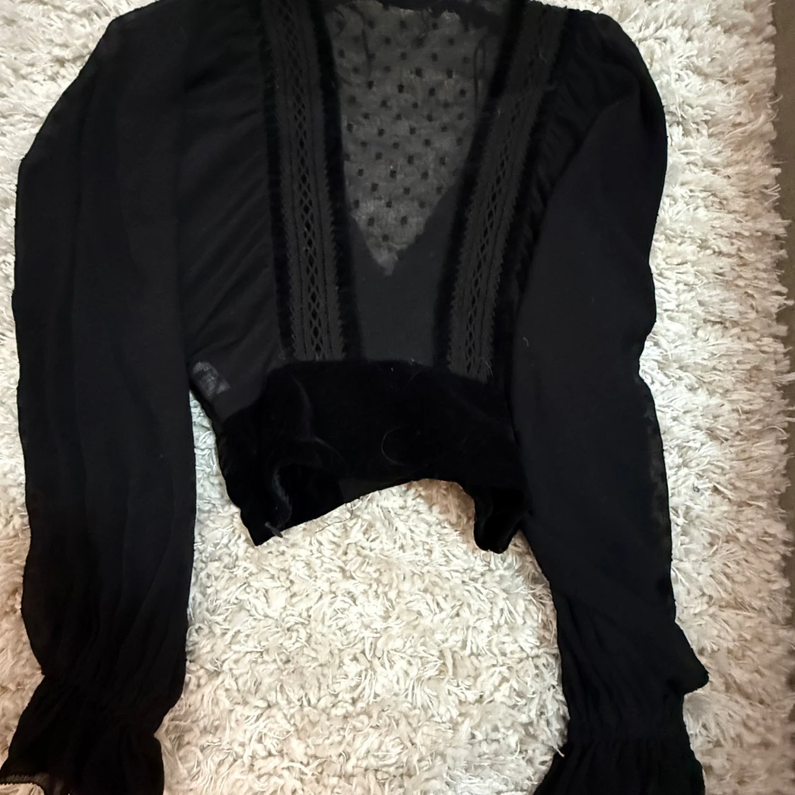 Svart blus med spets och prickar från Zara - 3