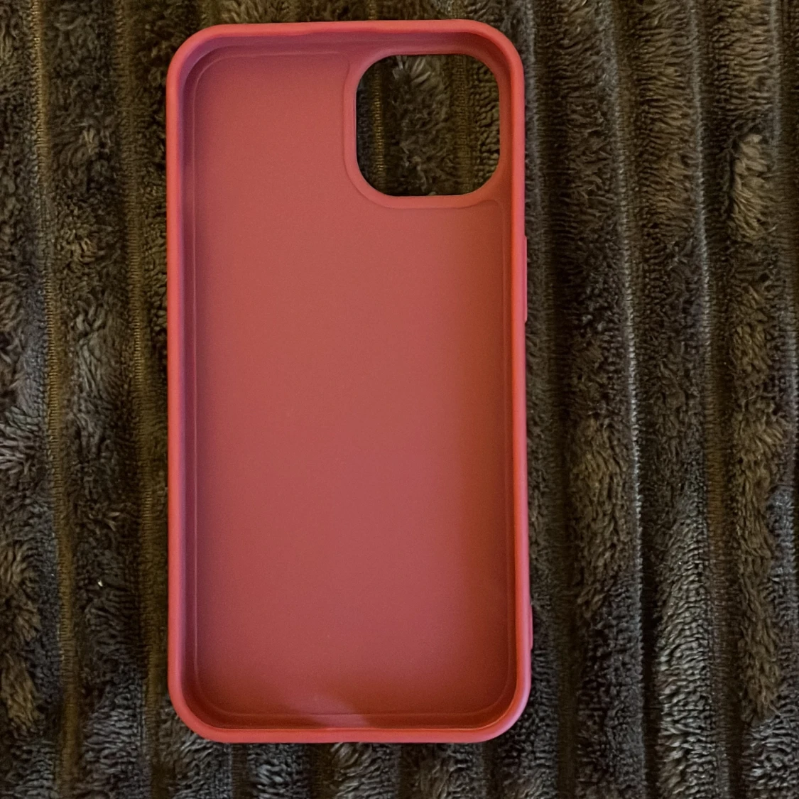 iPhone 13/14 Silikonfodral mörkröd  - 4