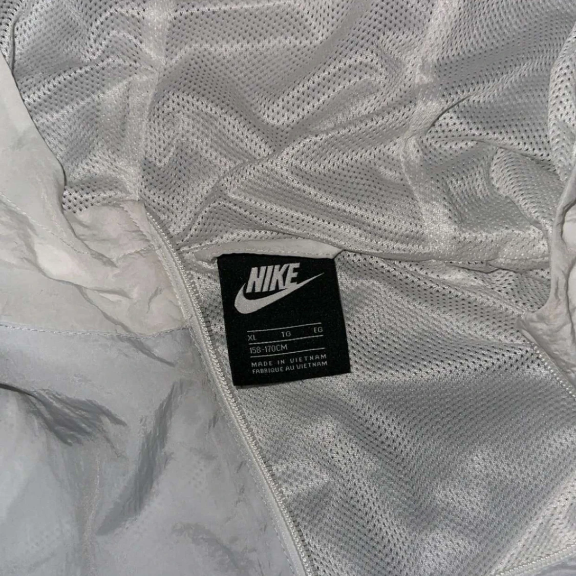 Vit Nike vindjacka med luva  - 2