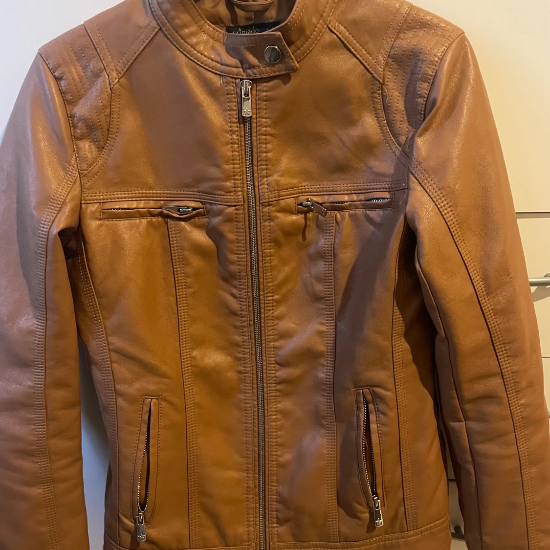 Ljusbrun skinnjacka från Primadonna 