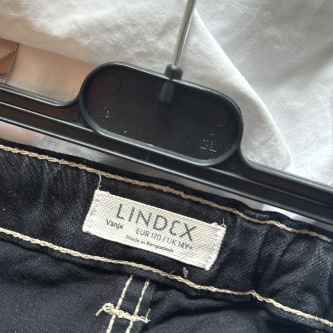 Svarta cargopants från Lindex, stl 170 - 2