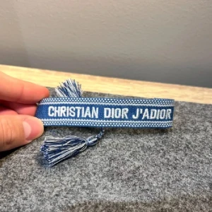 Dior armband  - Inga defekter. Billigare pris vid köp av flera.