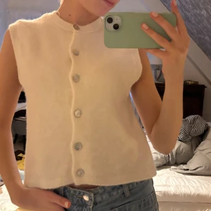 Stickad topp - Jättemjuk och skön stickad topp ifrån ginatricot, passar xs-m. Aldrig använd