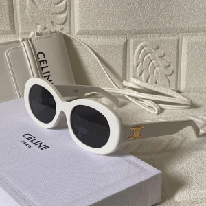 Vita ovala solglasögon  - Nya & oanvända perfekt för sommaren (ej äkta)