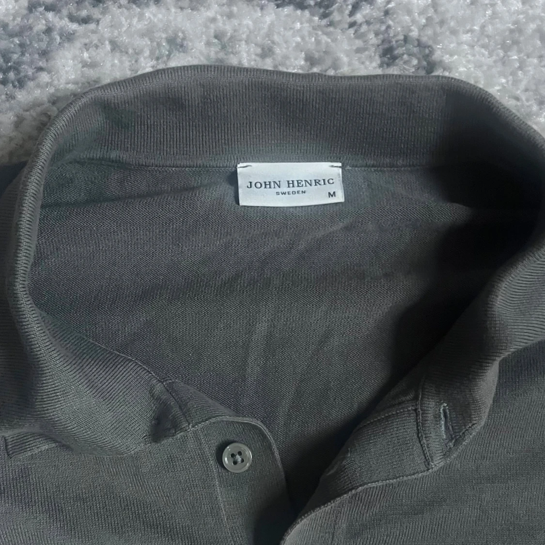 Mörkgrå pikétröja från John Henric - 1
