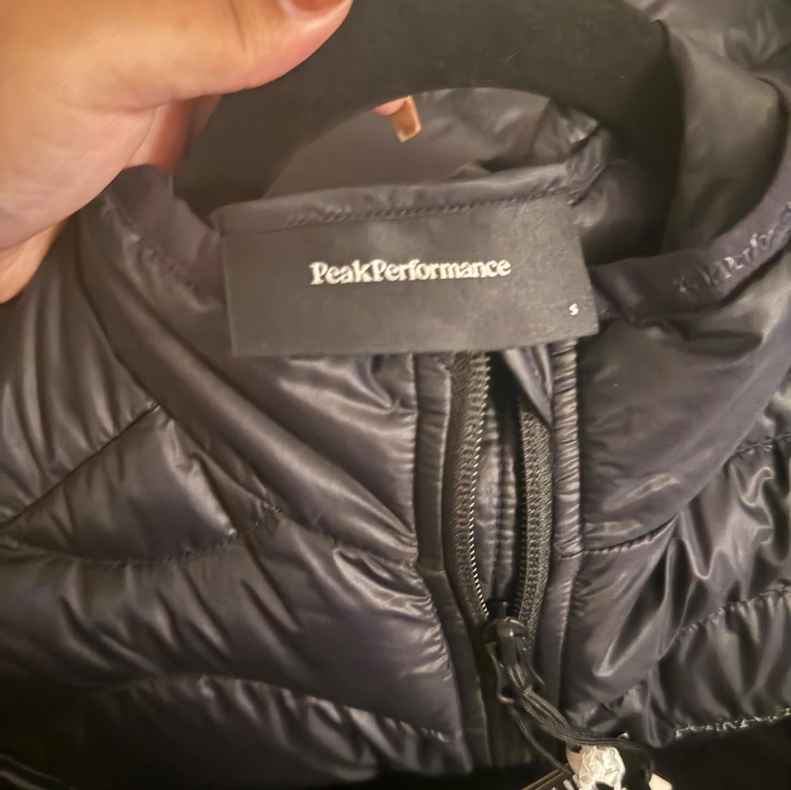 Svart dunväst från Peak Performance - 4