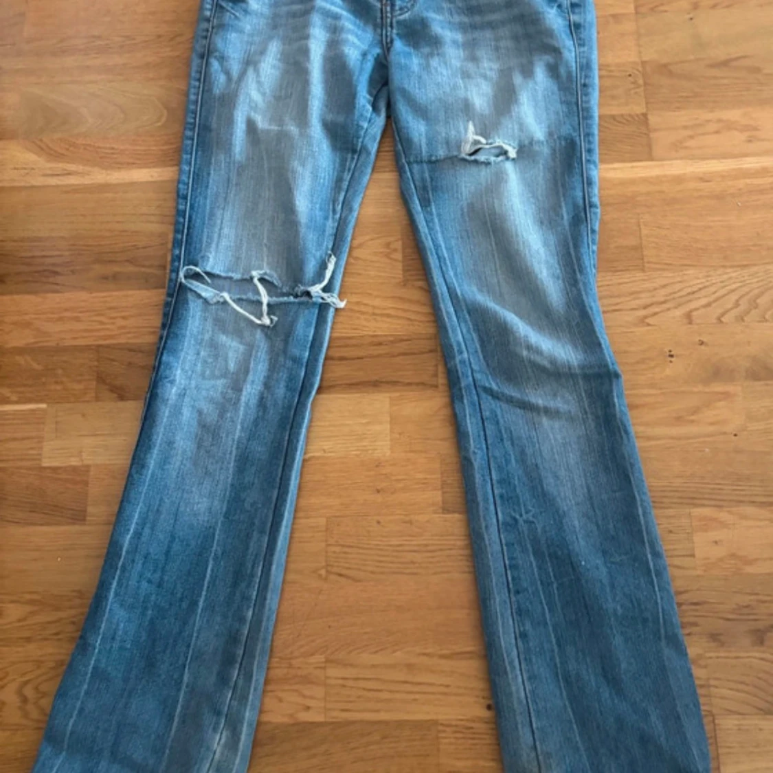Jeans med hål - 1