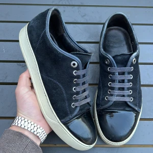 Lanvins - Säljer dessa sjukt snygga lanvins! Size uk6 motsvarar 40-41! Skick 8/10 begagnade men bra skick! Nypris 5000kr. Dustbag ingår!  Hör av dig vid minsta fundering 🤩