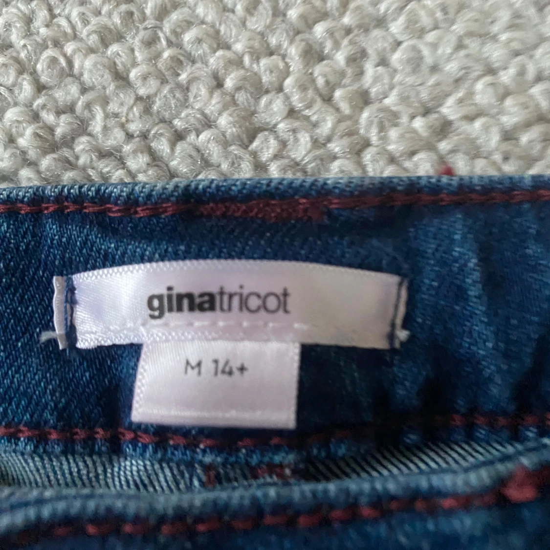 Mörkblå låg midja de jeans - 1