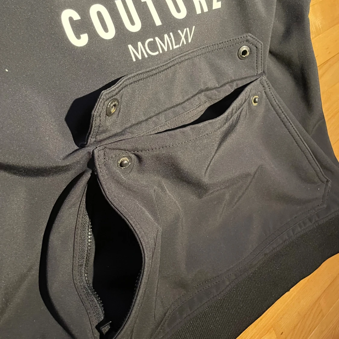 Svart hoodie från Slade Couture - 2