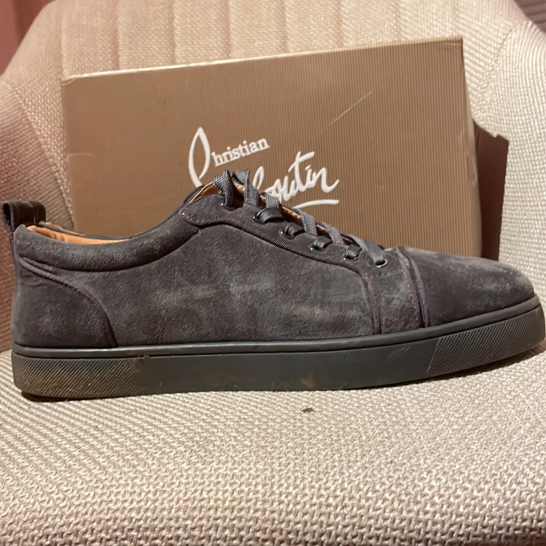 Gråa sneakers från Christian Louboutin - 3