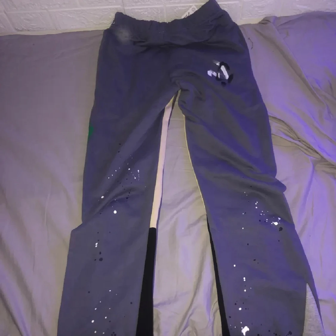 Gallery Dept. svart och grå mjukisbyxor - 1