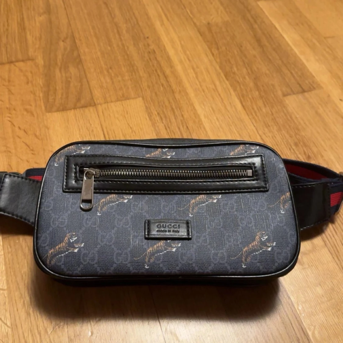 Gucci midjeväska med tigertryck