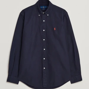 Mörkblå skjorta från Ralph Lauren - Klassisk mörkblå skjorta från Ralph Lauren. Fler bilder skickas vid intresse.