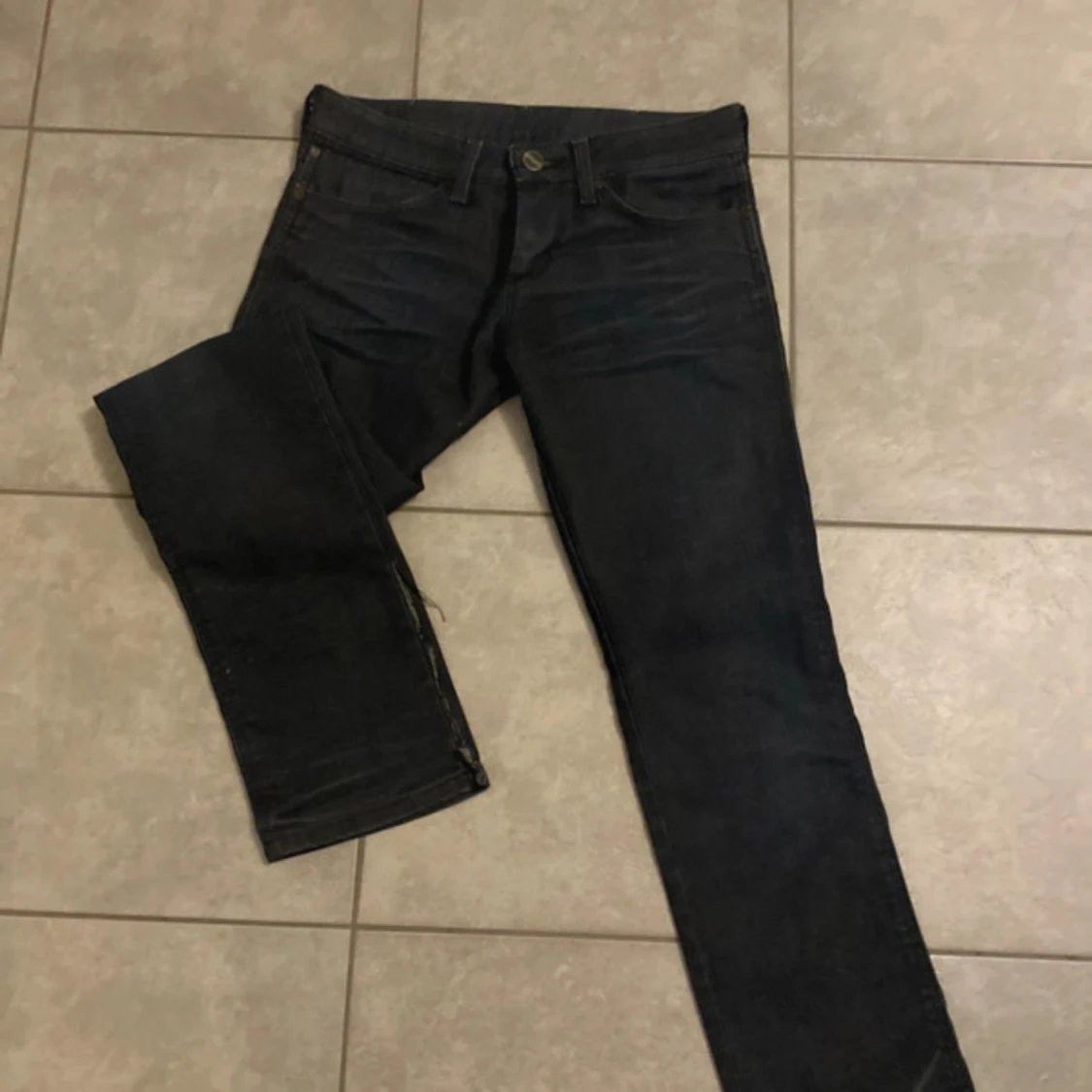 Mörkblå jeans bootcut wrangler - 2