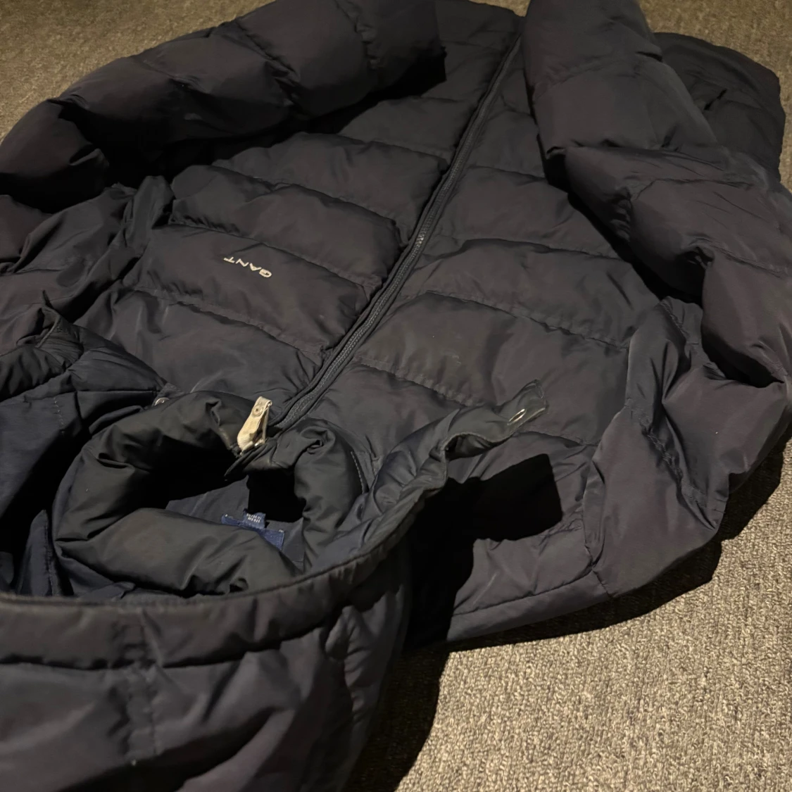 Mörkblå pufferjacka från GANT - 3