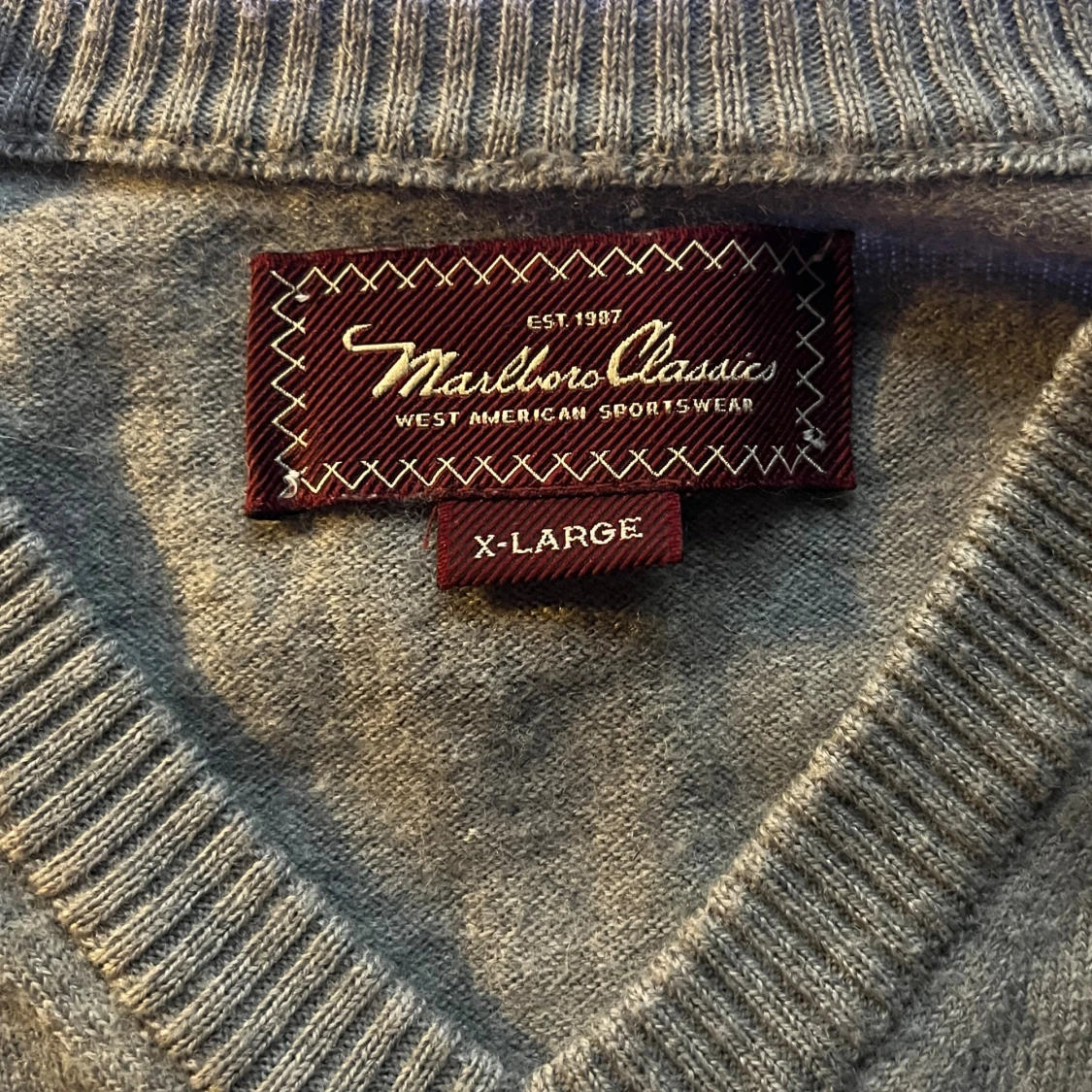 Grå v-ringad tröja Marlboro Classics - 2