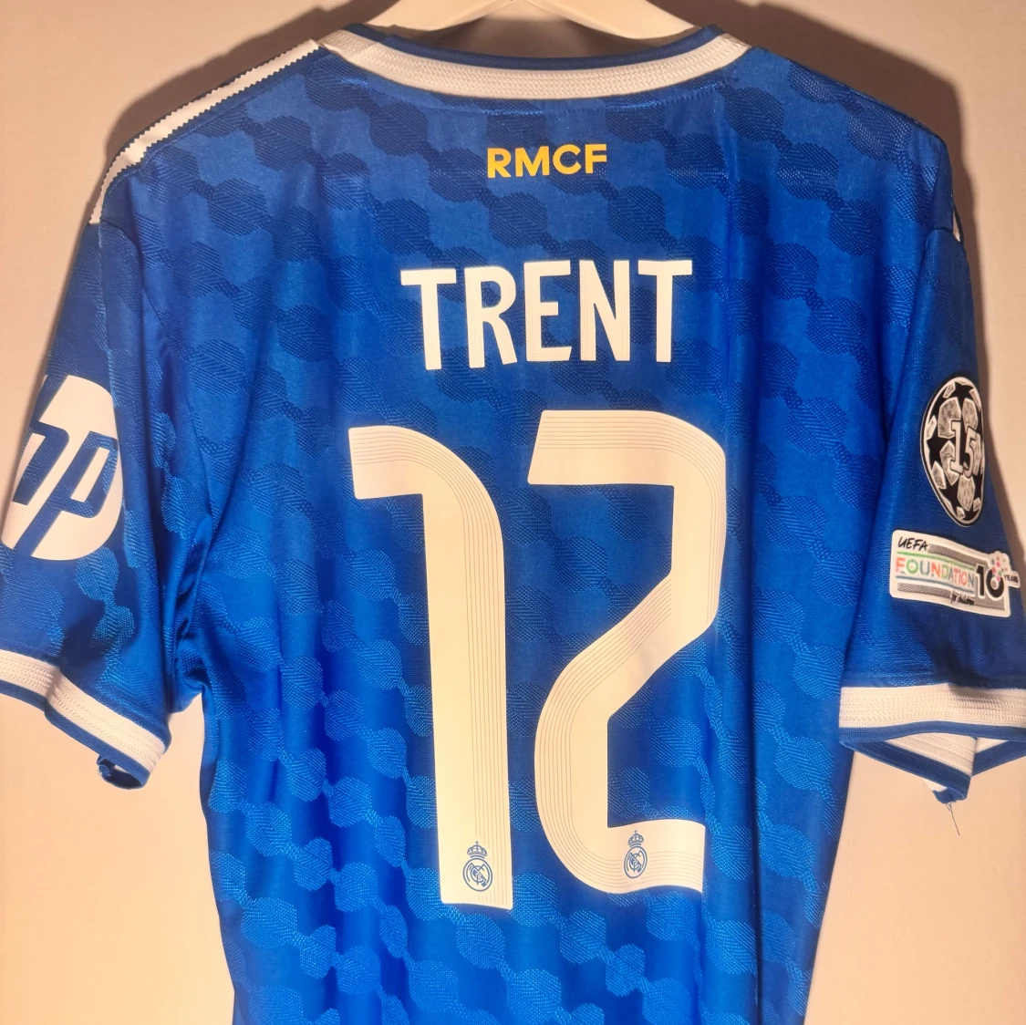 REAL MADRID TREDJETRÖJA 2025/26 - 1