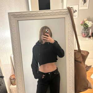 Croppad hoodie - Croppad hoodie från lager 157! 