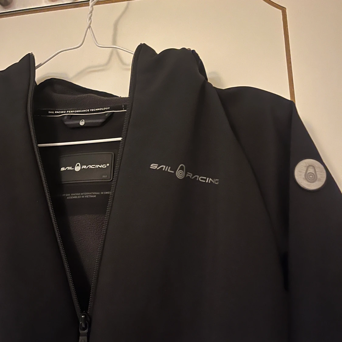 Svart vindjacka från Sail Racing