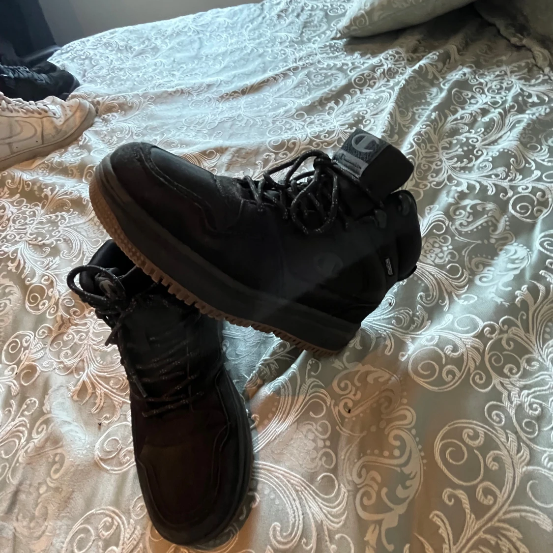 Svarta kängor från Champion