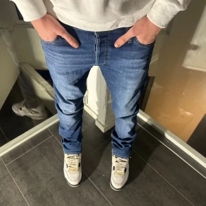 Jack & Jones Jeans - Mörkblå Jack & jones jeans - Slim/glenn - W29 L30 - Skick 9/10 - Hör av er vid minsta fundering!